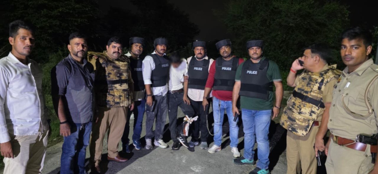 15 हजार का इनामिया वांछित अभियुक्त पुलिस मुठभेड़ में गिरफ्तार, पैर में लगी गोली
