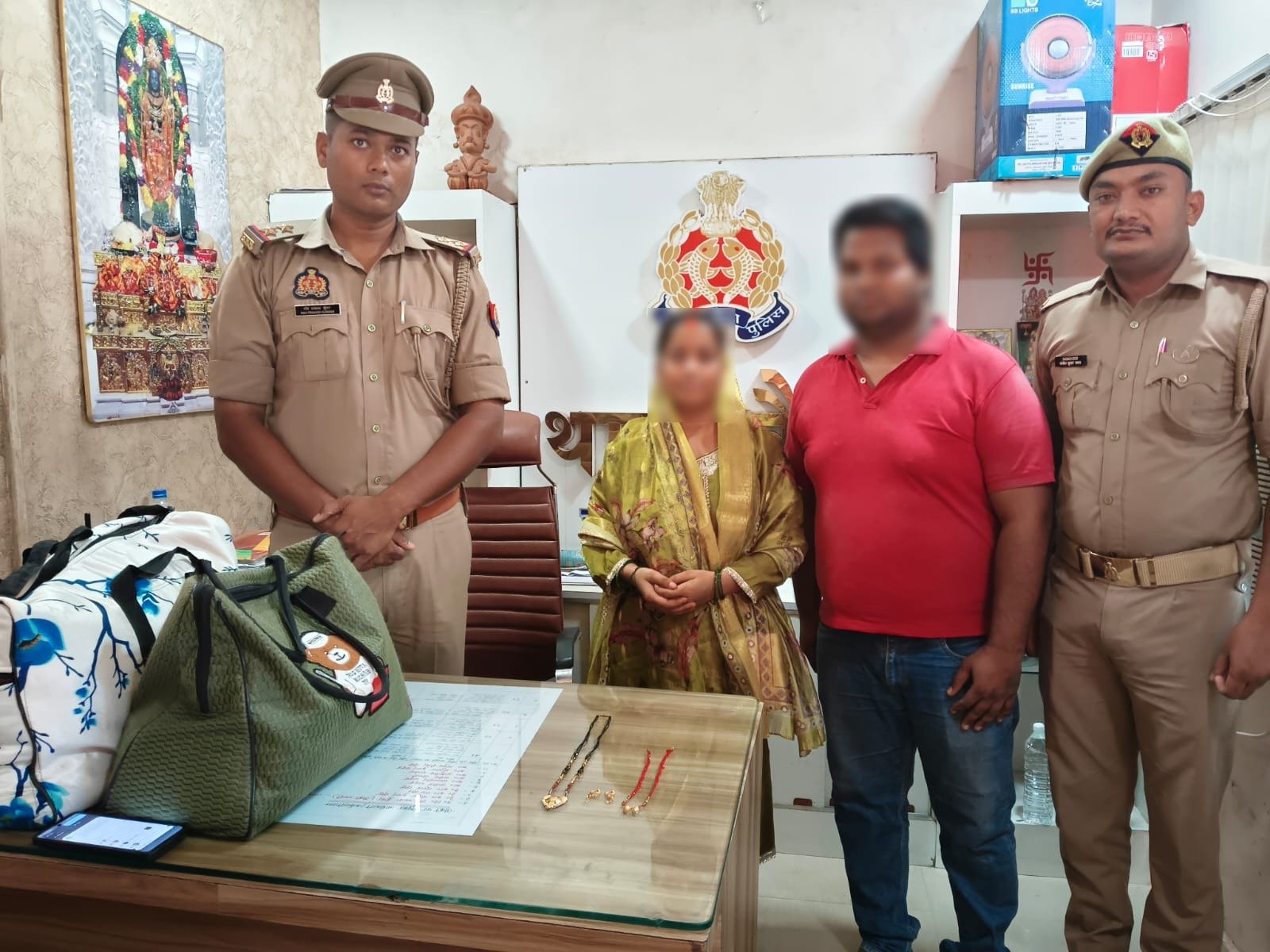 ऑटो में छूटे दो बैग 12 घंटे में बरामद, गोरखपुर पुलिस ने सामान सहित पीड़ित को सौंपा