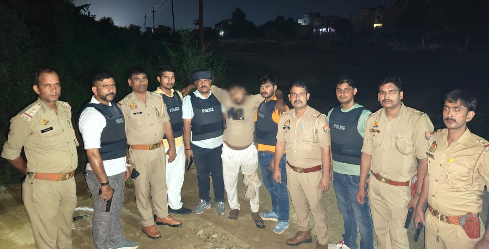 रामगढ़ताल पुलिस की मुठभेड़ में शातिर नकबजन गिरफ्तार, चोरी के आभूषण और नकदी बरामद