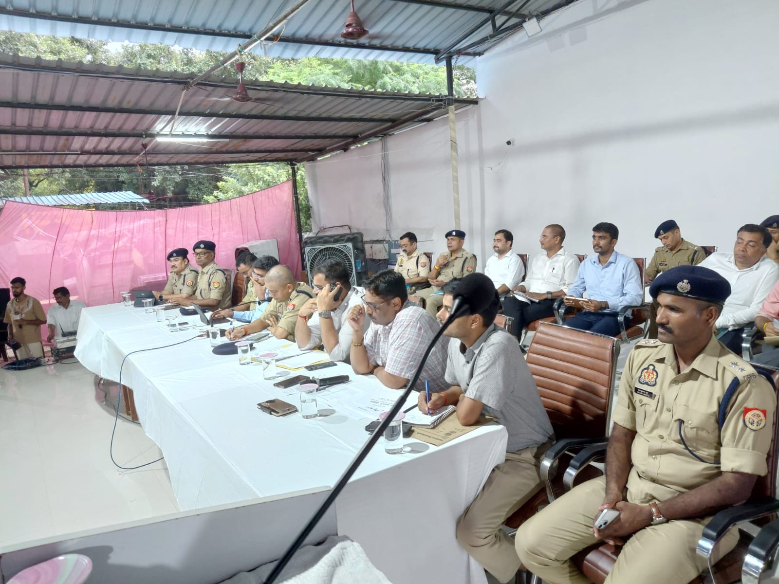 गोरखपुर में आगामी त्योहारों को लेकर पीस कमेटी की बैठक, डीएम-एसएसपी ने की सौहार्द बनाए रखने की अपील