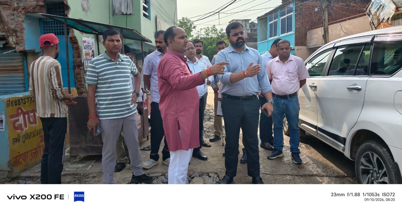 जटेपुर उत्तरी में नगर आयुक्त ने परखी सफाई और विकास कार्यों की हकीकत, निर्माण कार्यों में तेजी के निर्देश
