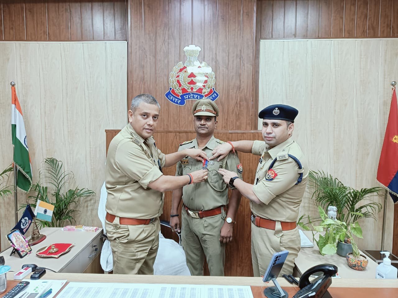सेवा अभिलेख के आधार पर निरीक्षक चन्द्रभूषण प्रजापति सम्मानित