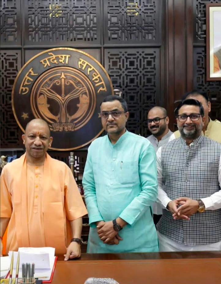 सीएम योगी से मिले हज समिति सदस्य इफ्तिखार हुसैन, हज सुविधाओं और प्रदेश के विकास पर हुई खास चर्चा