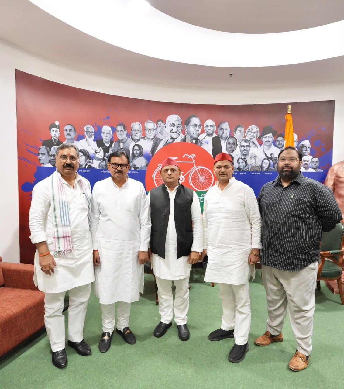 अयोध्या-गोरखपुर स्नातक निर्वाचन क्षेत्र से डॉ. संजयन त्रिपाठी को समाजवादी पार्टी का प्रत्याशी घोषित किया